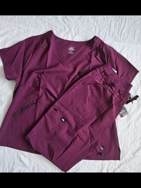Solis X Koi Wine Womens V-Neck Scrub Set **NWT**